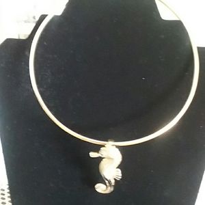 Choker necklace w/seahorse